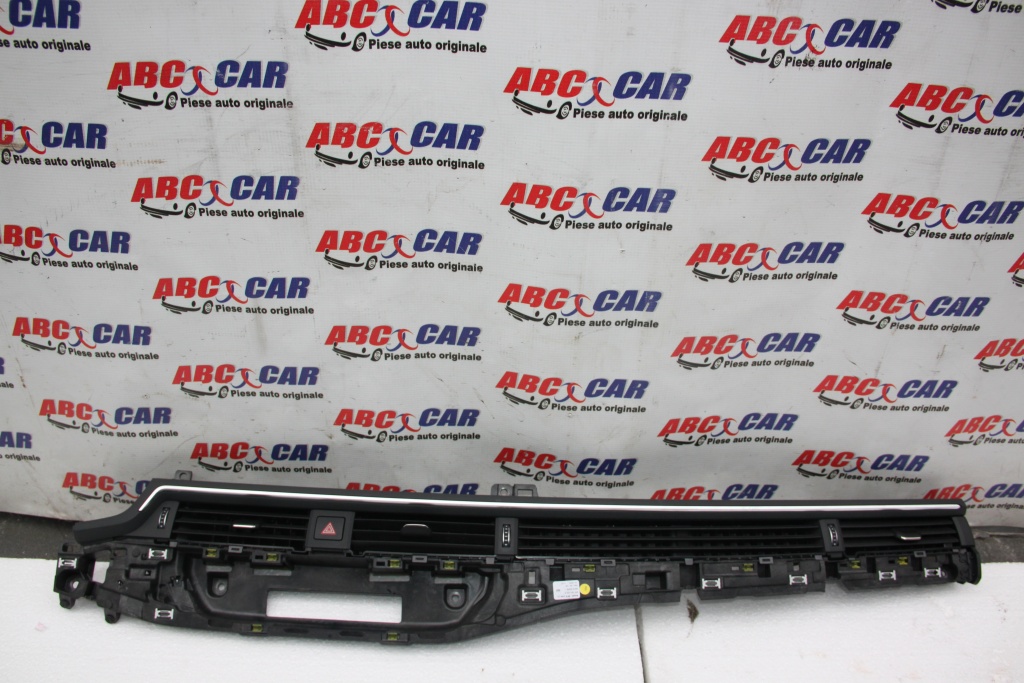 Grilaj ventilatie Audi A4 B9 8W cod: 8W1820902B model 2017