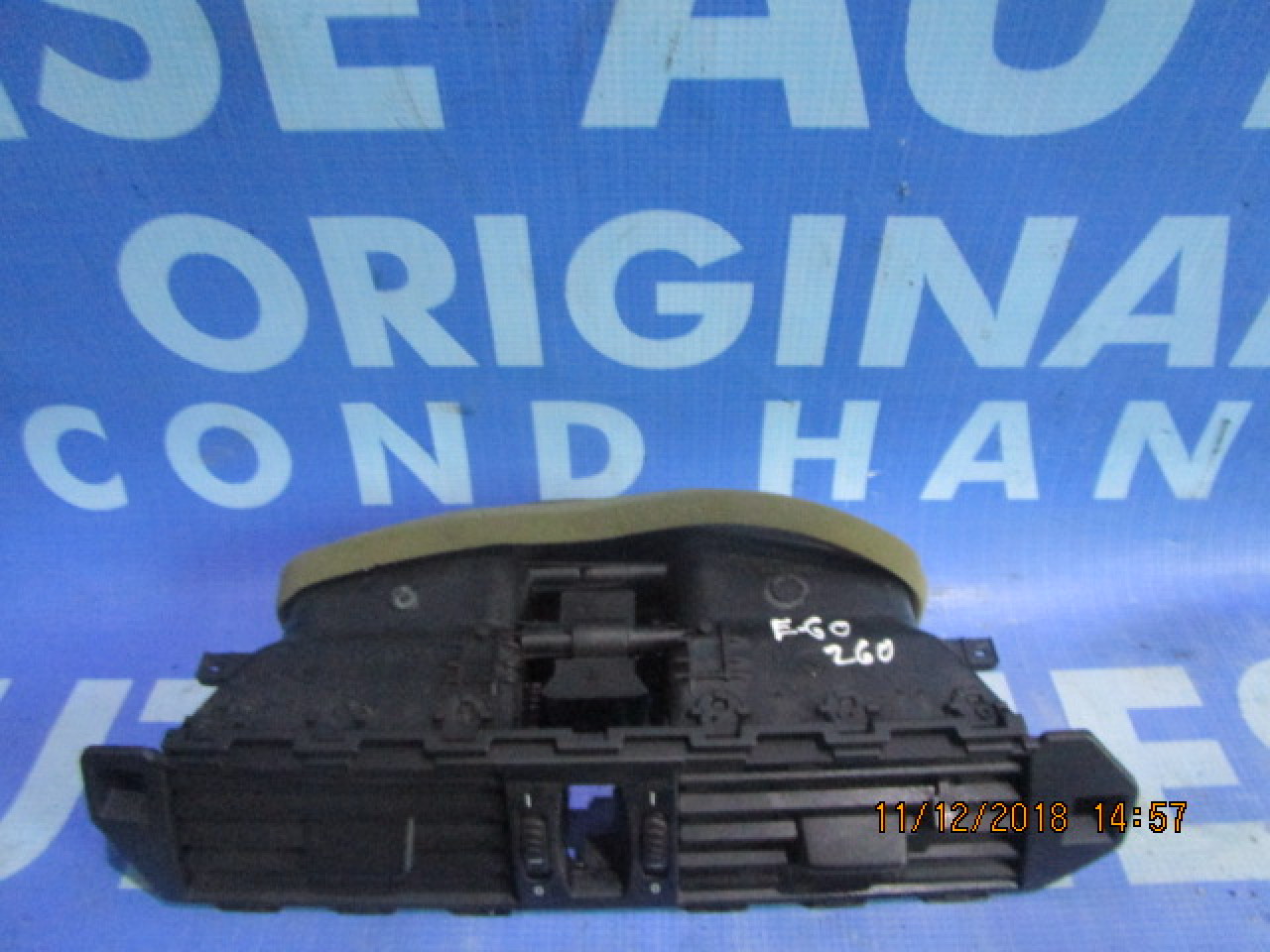 Grile aerisire BMW E60; 6910734 (centru)