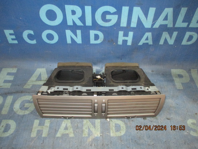 Grile aerisire BMW E65 2005; 8223599 (prinderile de jos rupte)