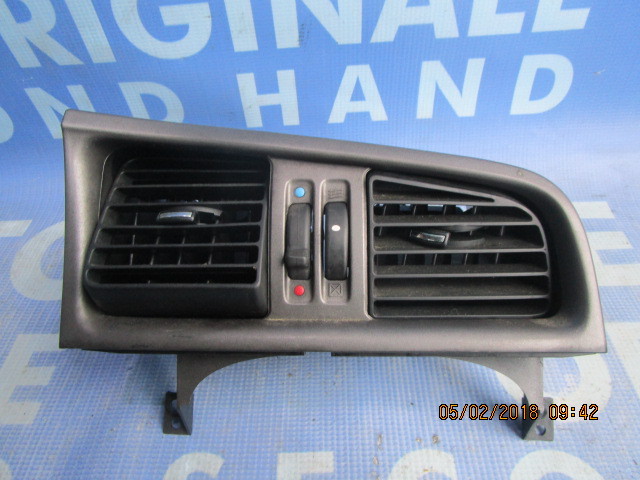 Grile aerisire Nissan Primera ; 687502F900 (centru)
