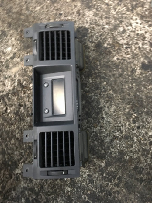 Grile centru ventilatie bord Opel Vectra C [2002 - 2005] Sedan 4-usi 1.8 MT (122 hp) Z-C/BB11/1.8 i
