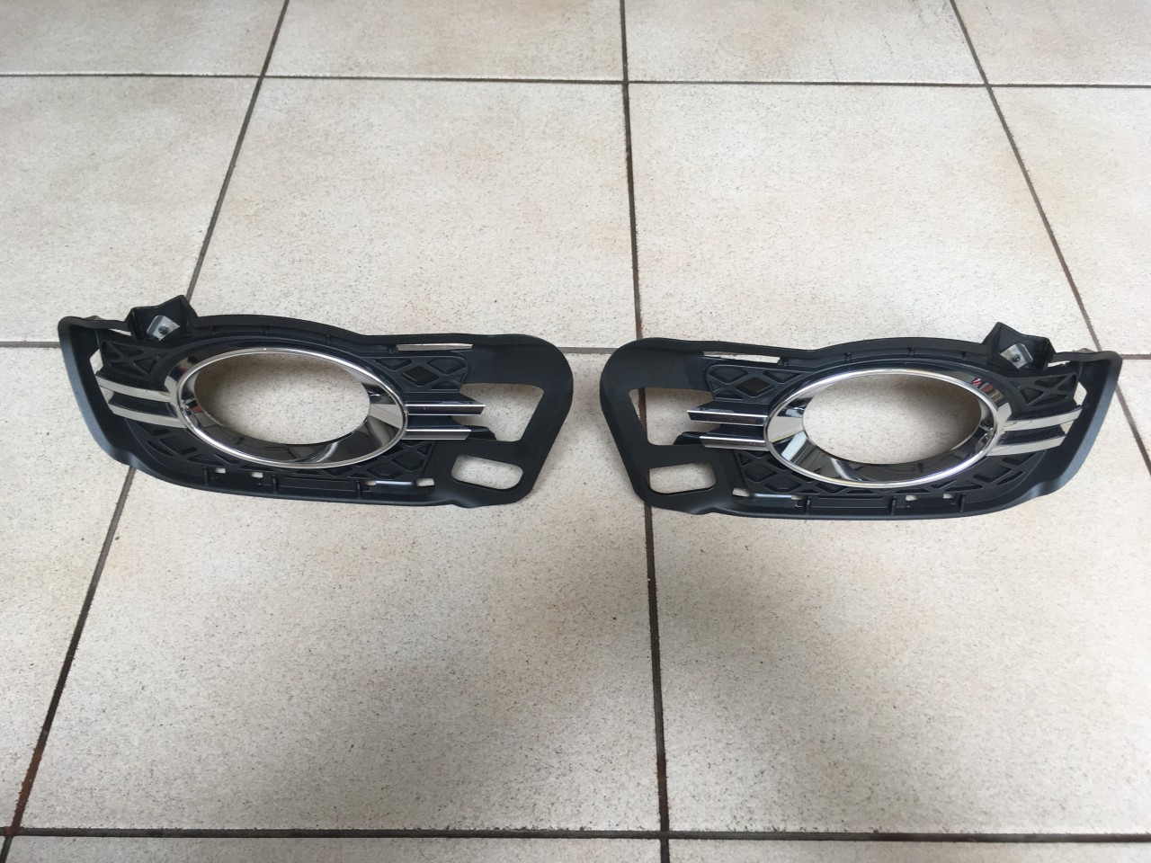 Grile proiectoare Mercedes C klasse W204  Avangarde  A2048851274 / A2048851474