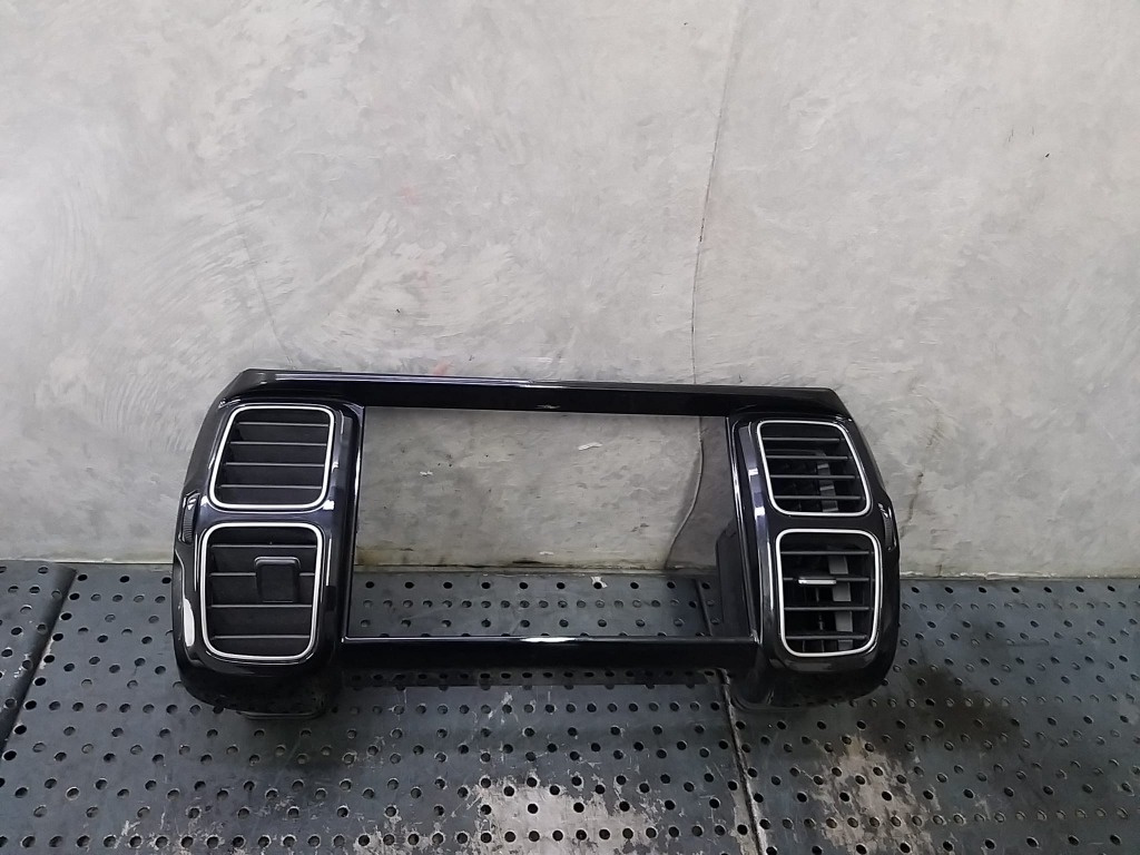 Grile ventilatie bord centrale citroen c5 aircross 9817118477 m102080000