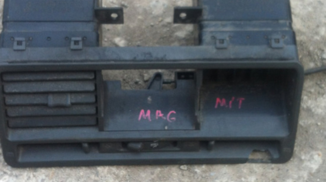 Grile ventilatie bord centrale Mitsubishi Pajero 2 [facelift] [1997 - 1999] SUV 2.5 TD AT (99 hp) (V3_W V2_W V4_W)