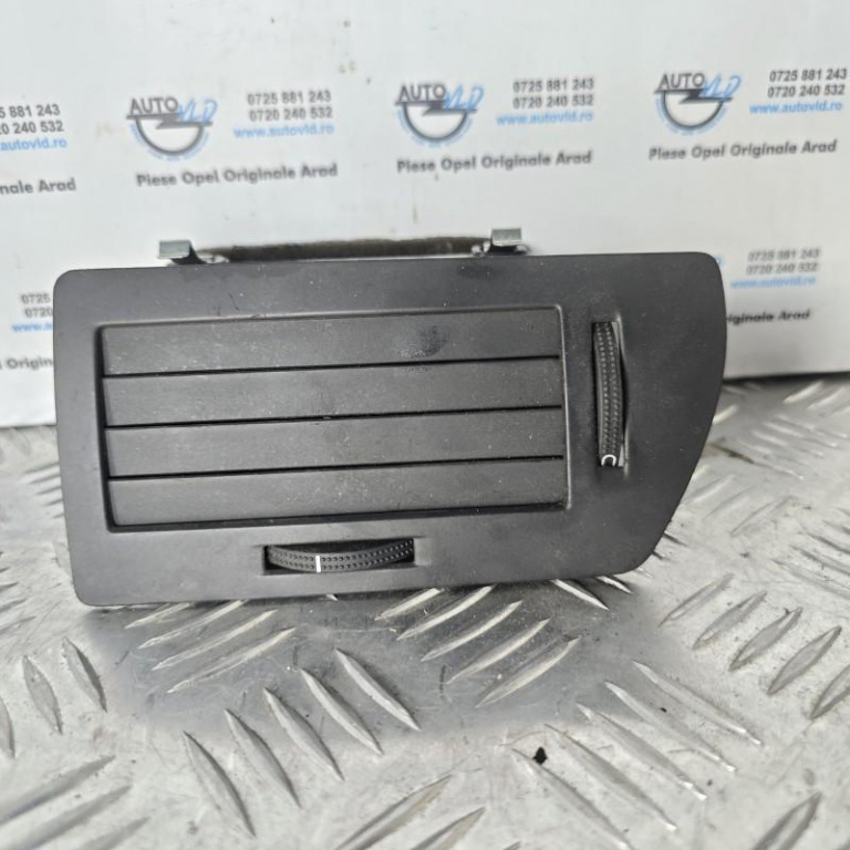 Grile ventilatie dreapta fata Opel Astra H Twintop 2004-2007 13228916