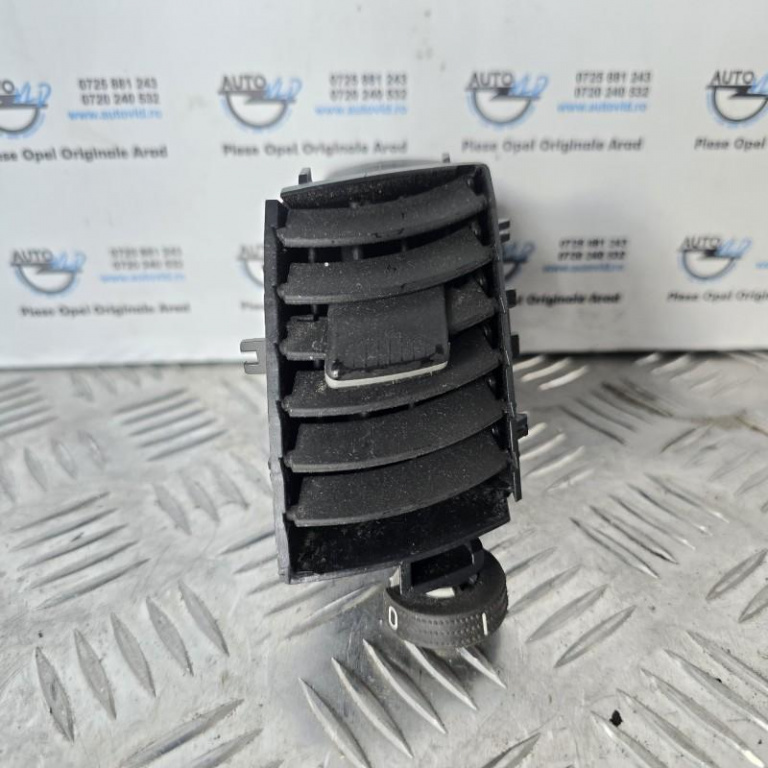 Grile ventilatie dreapta mijloc Opel Zafira B Facelift 2008-2014 13144402