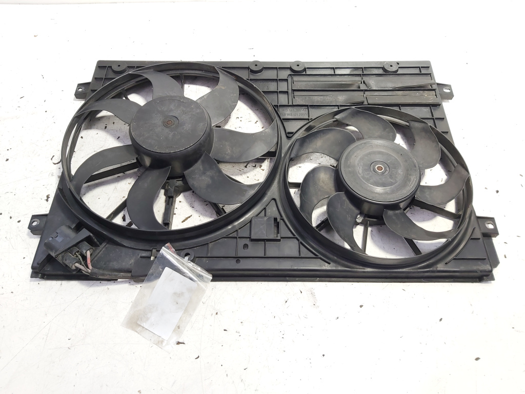 Grup electroventilator, cod 1K0121207AT, VW Passat Variant (3C5), 2.0 TDI, CBD (id:622380)