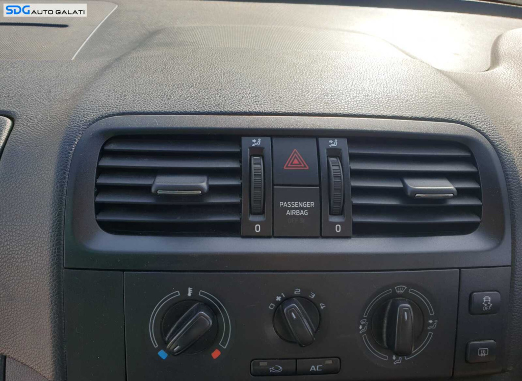 Gura Grila Aer Aerisire Ventilatie Bord Centrala Skoda Fabia 2 2007 - 2014 [C2022]