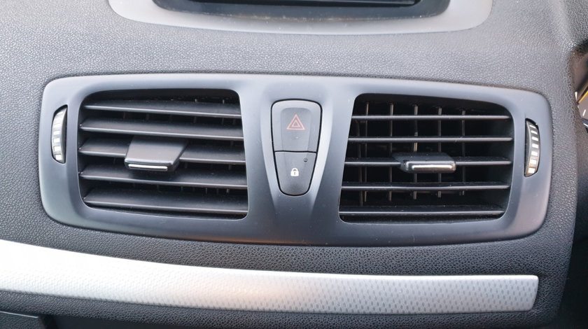 Gura Grila Aer Aerisire Ventilatie Bord Centrala Renault Megane 3 2008 - 2015 [C3423]