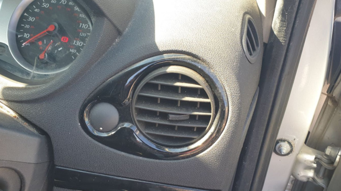 Gura Grila Aer Aerisire Ventilatie Bord Dreapta Renault Clio 3 2005 - 2014 [0096]