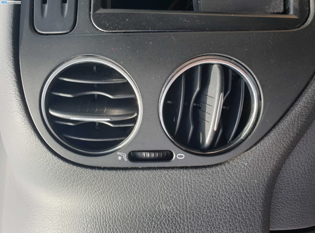 Gura Grila Aerisire Ventilatie Bord Centrala Stanga Volkswagen Golf 5 Plus 2004 - 2008 [K5080]