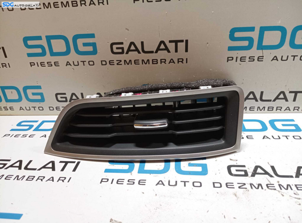 Gura Grila Aerisire Ventilatie Bord Dreapta Motor Ford Galaxy 2 2006 - 2015 Cod EM2B-19C68 2-AL3F02 [M7850]