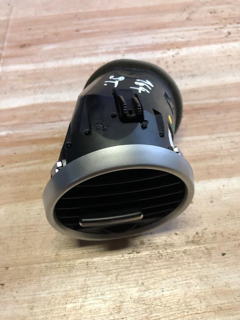Gura ventilatie bord stanga Mercedes M Class w164 2006