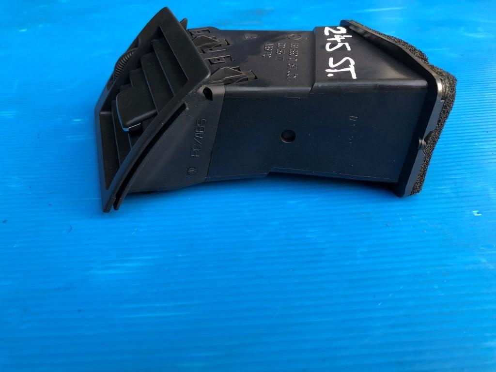 Gura ventilatie stanga Mercedes B Class w245 2008