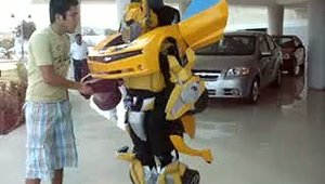 Haha: Un Bumblebee umanoid