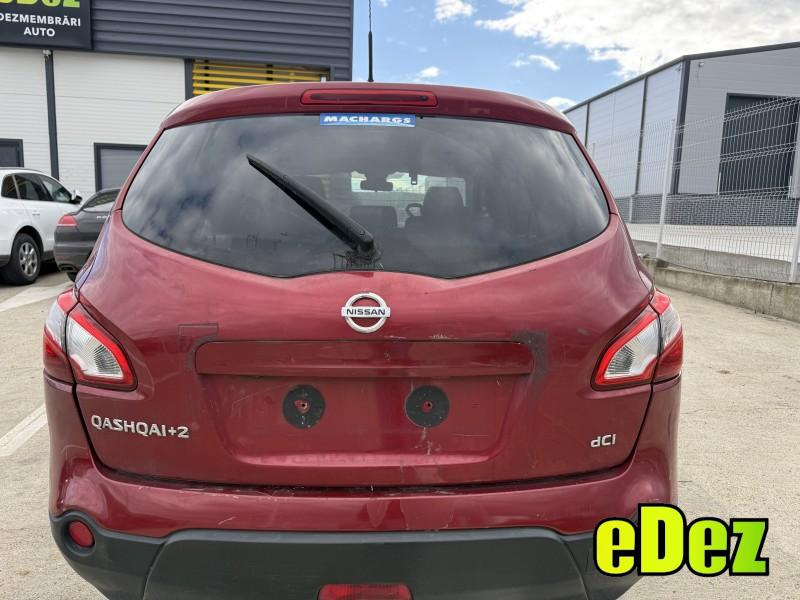Haion cu luneta culoare rosie - naj Nissan Qashqai plus 2 ( 2008-2010)