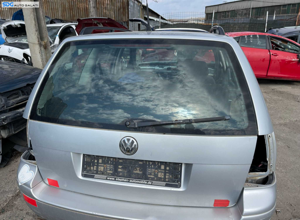 Haion Haion Portbagaj Dezechipat cu Luneta Geam Sticla Volkswagen Golf 4 Break Combi 1998 - 2006 Culoare LA7W (prezinta mici puncte de rugina colt dreapta inferior lunetă) [B3952]