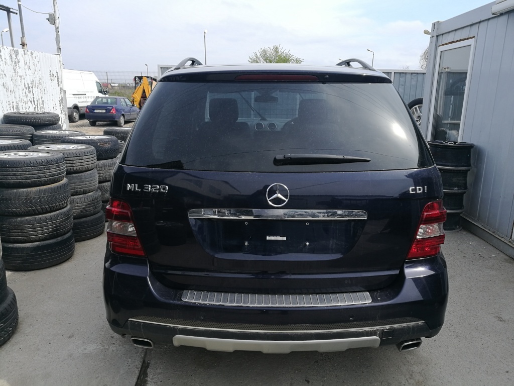 Haion pt Mercedes ML 320 W 164 dupa 2005