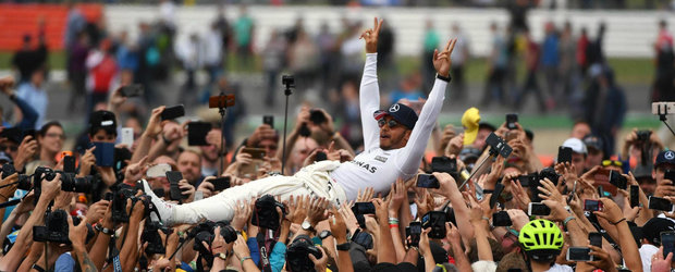 Hamilton castiga autoritar la Silverstone si se apropie la un singur punct de Vettel