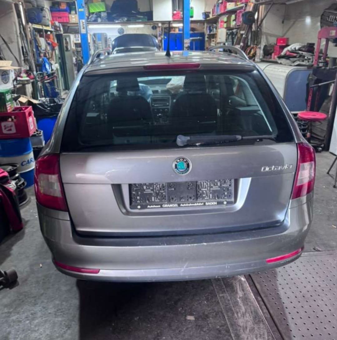 Hayon 1Z9827025 Skoda Octavia II Combi (1Z5) 1.6 TDI 105 cai CAYC