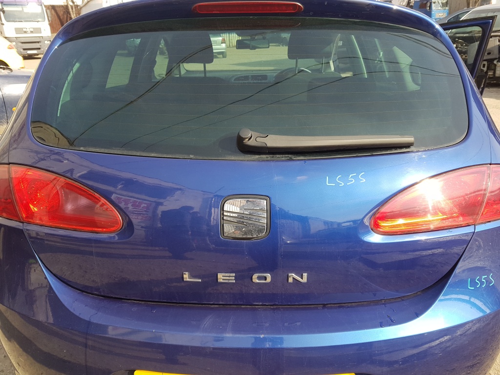 Hayon / Haion / Portbagaj cu Luneta Seat Leon 1P 2005 - 2011 Cod Culoare LS5S
