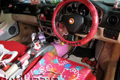 Hello Kitty face noi victime: Ferrari 360