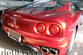 Hello Kitty face noi victime: Ferrari 360