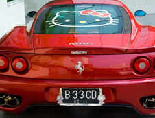 Hello Kitty face noi victime: Ferrari 360