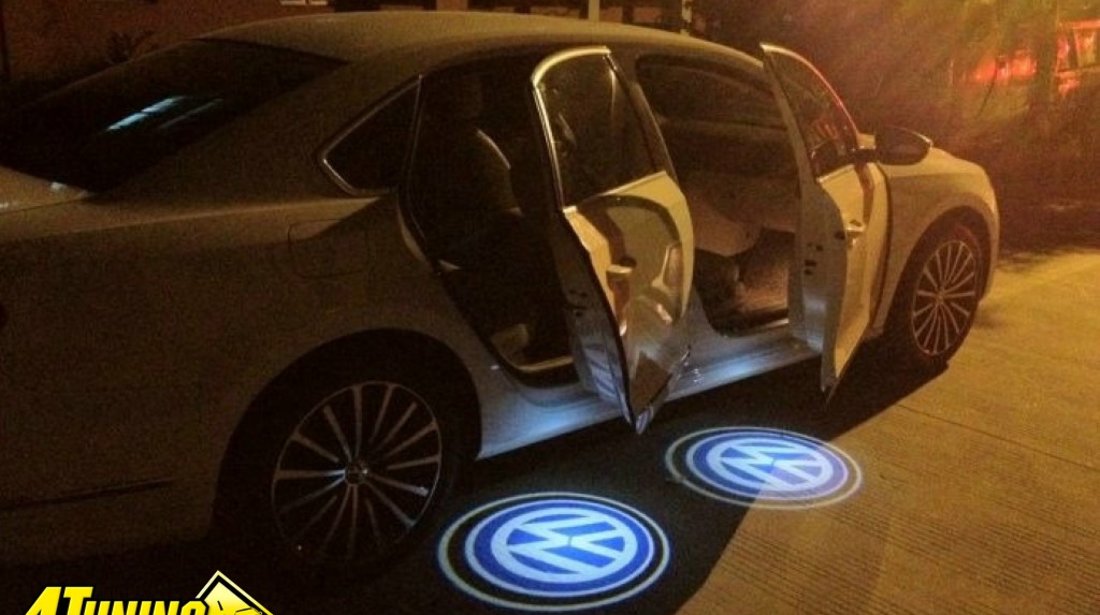 Holograma 3D Proiectoare pentru portiere cu logo ul masinii Lumini de intampinare cu logo ul masinii