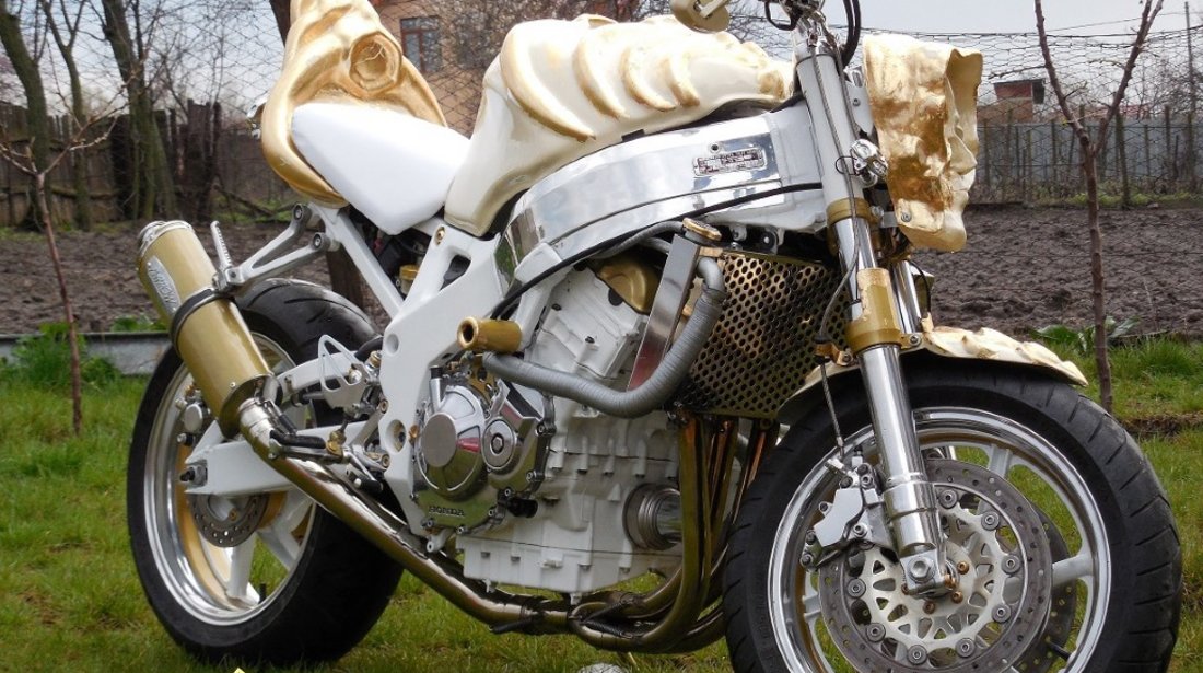 Стритфайтер мотоцикл Honda CBR 900