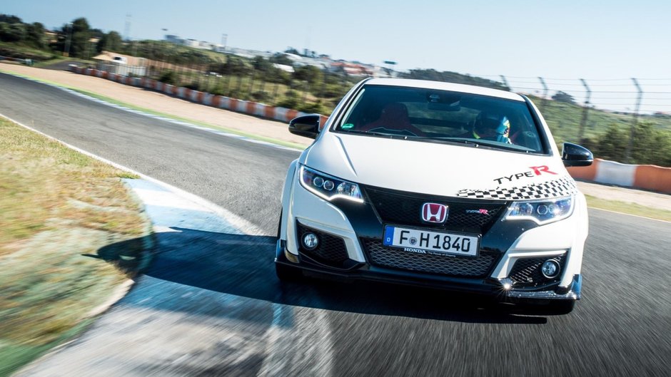 Honda Civic Type R ia cu asalt 5 circuite europene