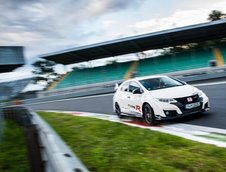 Honda Civic Type R ia cu asalt 5 circuite europene