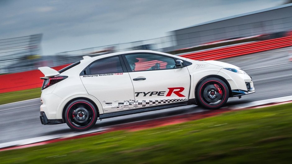 Honda Civic Type R ia cu asalt 5 circuite europene