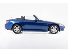 Honda S2000 cu 1.068 km la bord