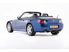 Honda S2000 cu 1.068 km la bord