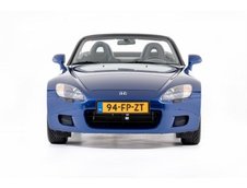 Honda S2000 cu 1.068 km la bord