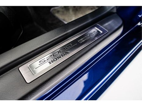 Honda S2000 cu 1.068 km la bord