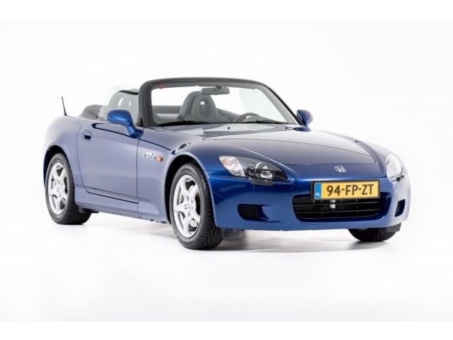 Honda S2000 cu 1.068 km la bord