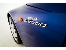 Honda S2000 cu 1.068 km la bord