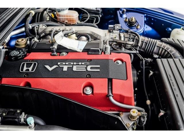 Honda S2000 cu 1.068 km la bord