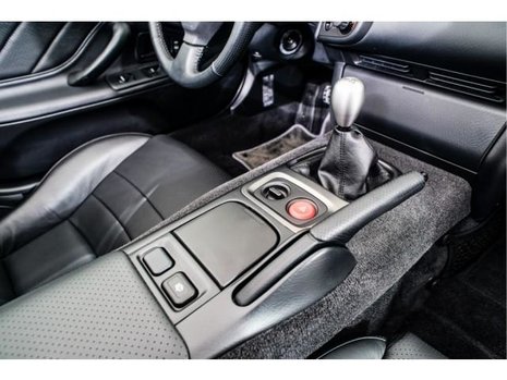 Honda S2000 cu 1.068 km la bord