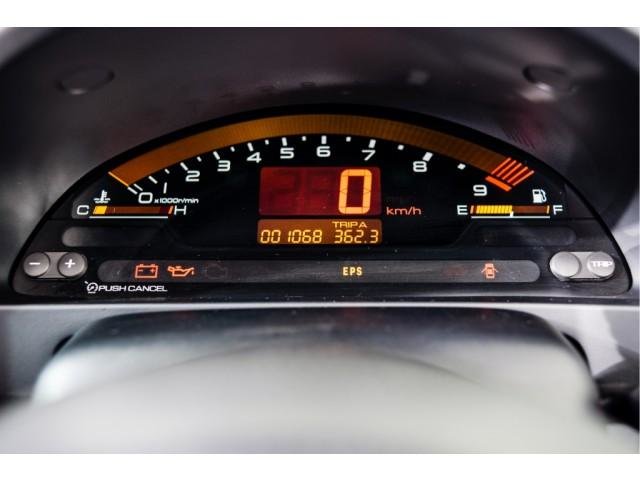 Honda S2000 cu 1.068 km la bord