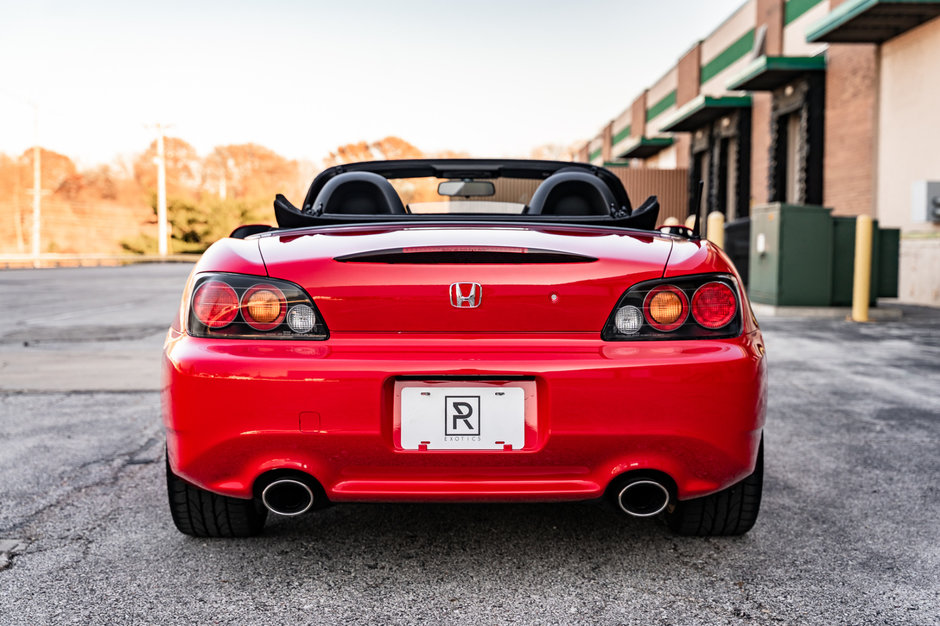 Honda S2000 cu 1.322 de kilometri la bord