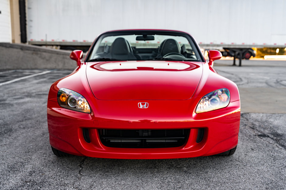 Honda S2000 cu 1.322 de kilometri la bord