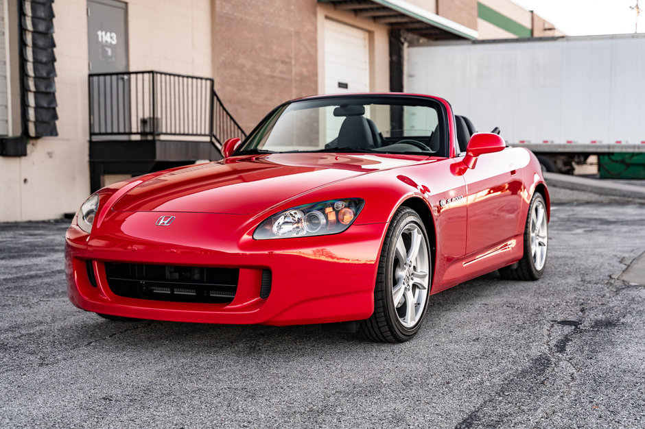 Honda S2000 cu 1.322 de kilometri la bord