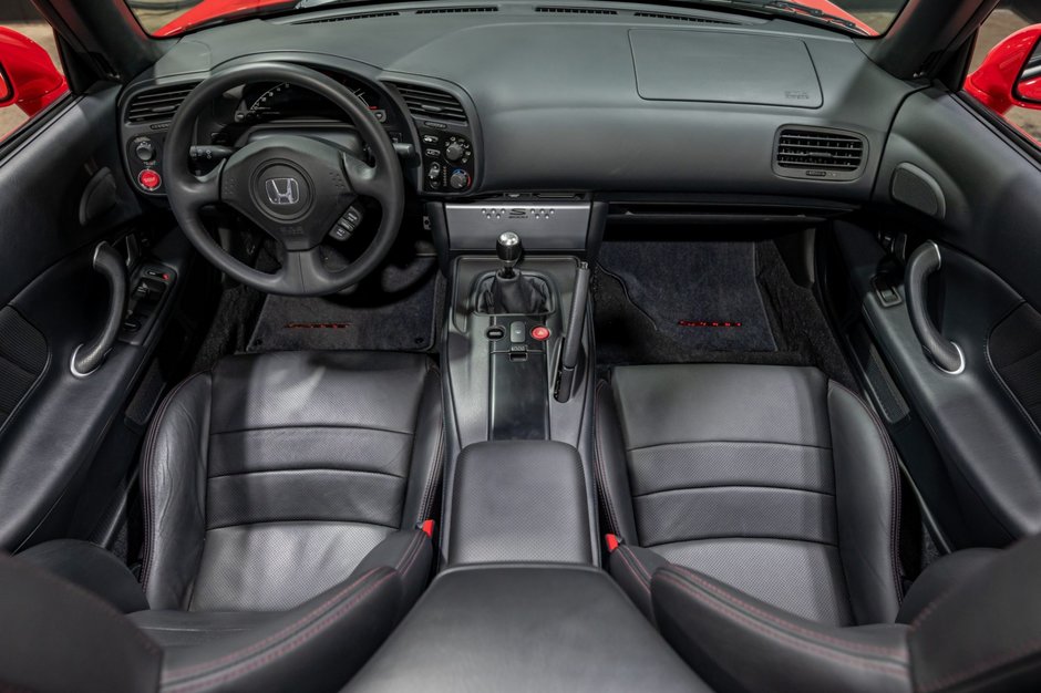 Honda S2000 cu 1.322 de kilometri la bord