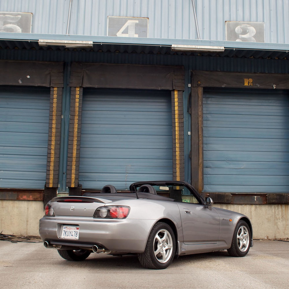 Honda S2000 cu 1.464 km la bord