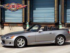 Honda S2000 cu 1.464 km la bord