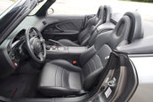 Honda S2000 cu 1.464 km la bord