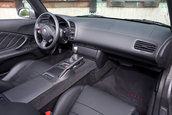 Honda S2000 cu 1.464 km la bord